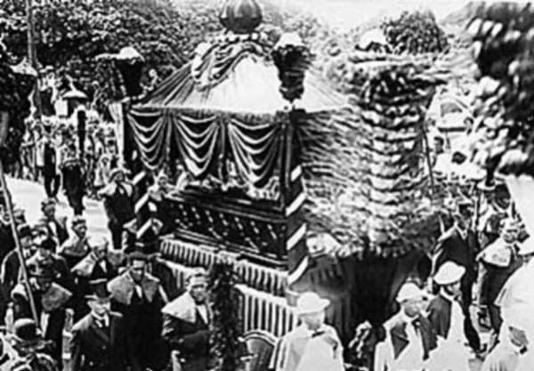 Funeral Procession of Liliuokalani Casket